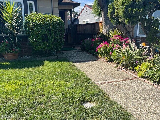 Foto del edificio - 4 br, 2.5 bath House - 733 Dolores Ave