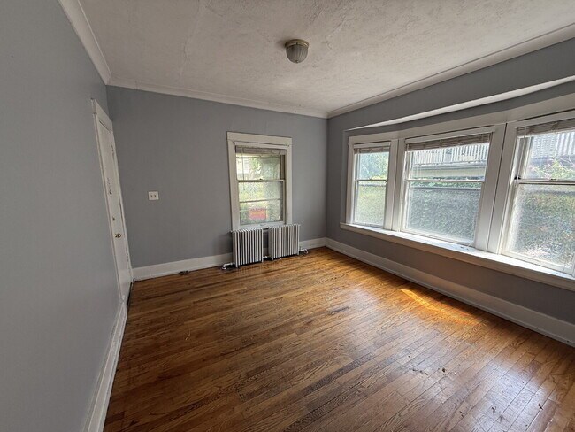 Building Photo - Heritage Hill 2BR Main Level Apartment
