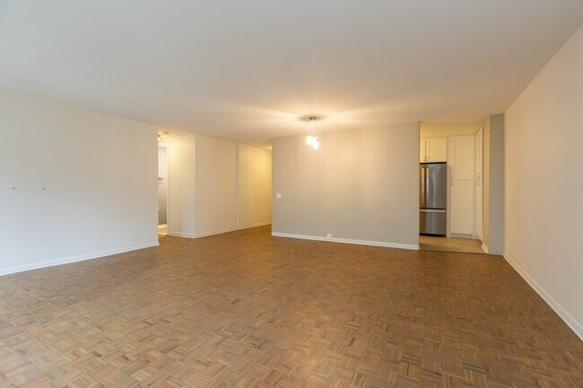 Building Photo - 900 N Lake Shore Dr
