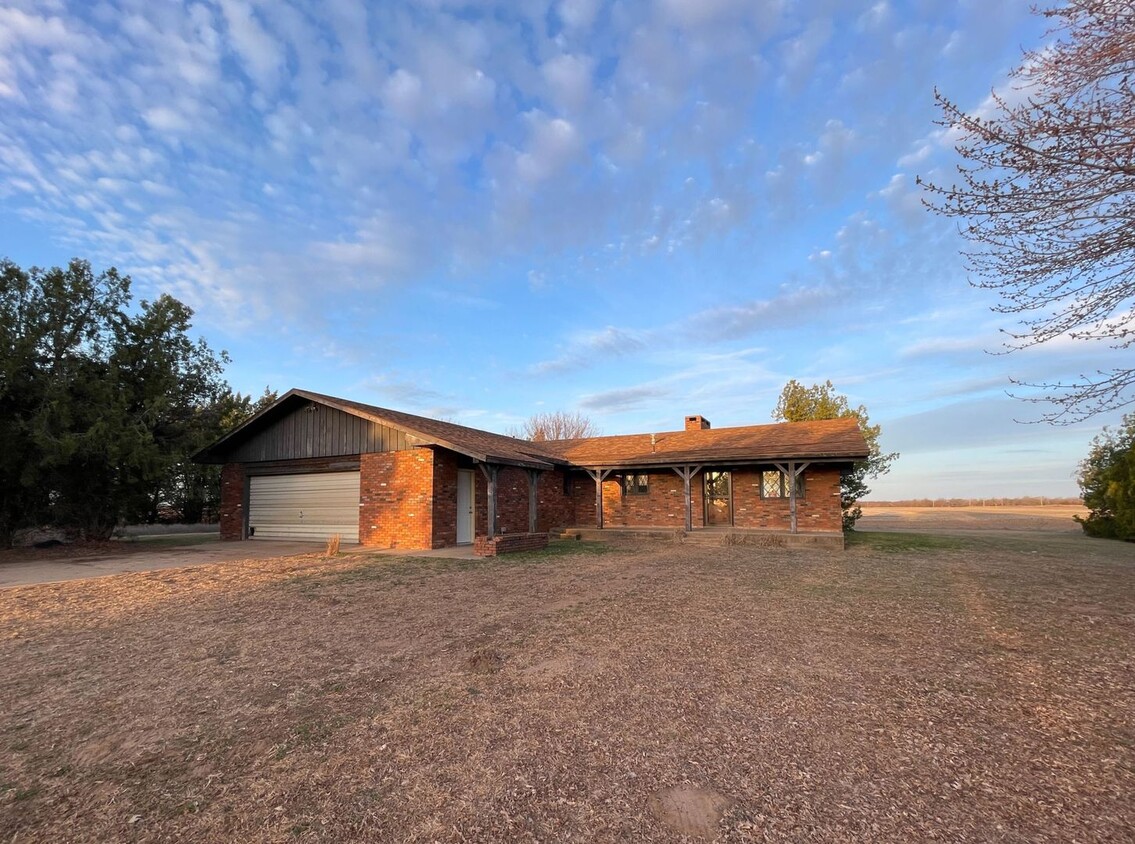 Primary Photo - 3 Bedroom 2 Bath Home outside of Turon