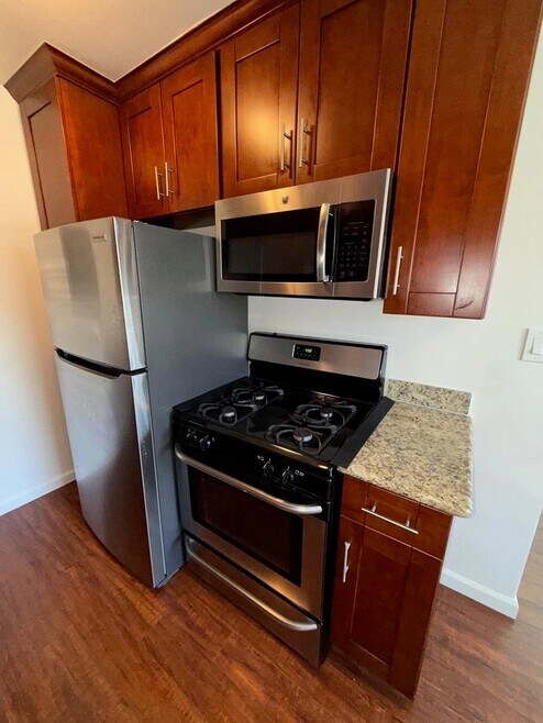 Building Photo - 1263 Hayworth Ave