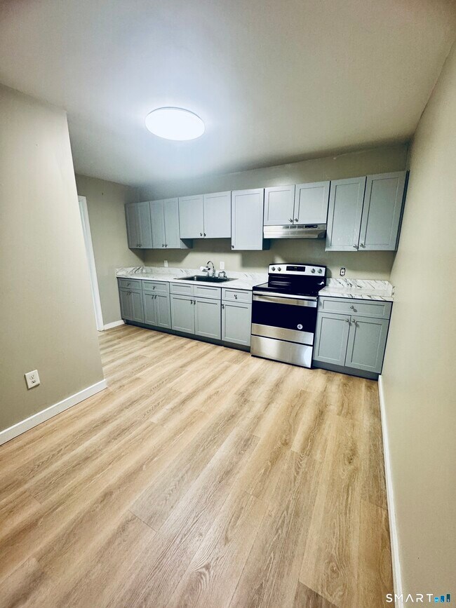 Foto del edificio - 124 Meriden Rd