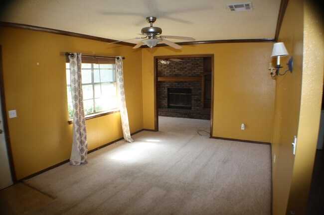 Building Photo - 3401 E Noble Dr