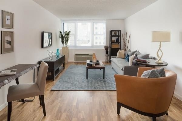 Foto principal - 375 South End Avenue