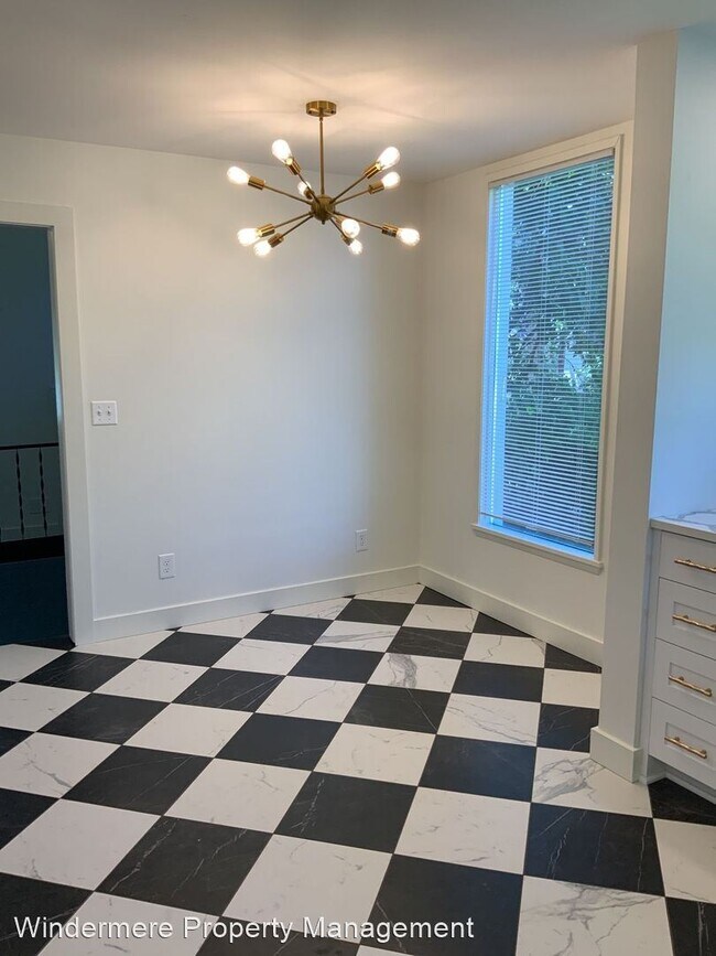 Building Photo - 4 br, 2 bath House - 702 E Alder Street