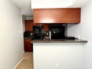 Building Photo - 700 Thicket Ln
