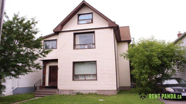 Photo du bâtiment - 227-227 Norah St N
