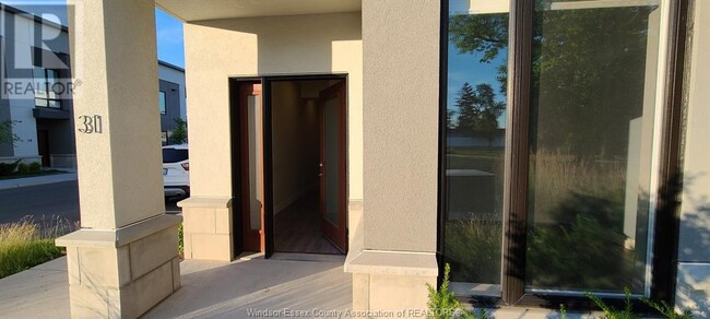 Building Photo - 550 Sandison St