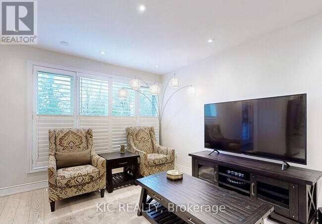 Building Photo - 226 Browndale Crescent