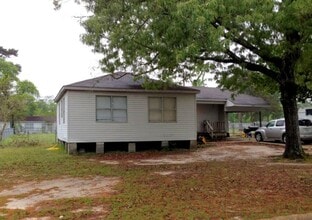 Building Photo - 1602 Kings Rd