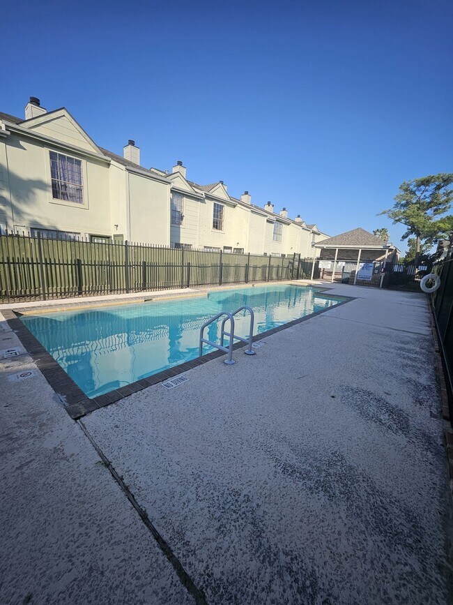 Foto del edificio - 8636 Village of Fondren