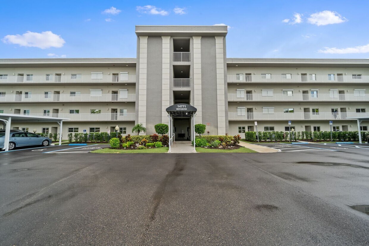 Foto principal - first-floor unit featuring a 2 bedroom, 2 ...