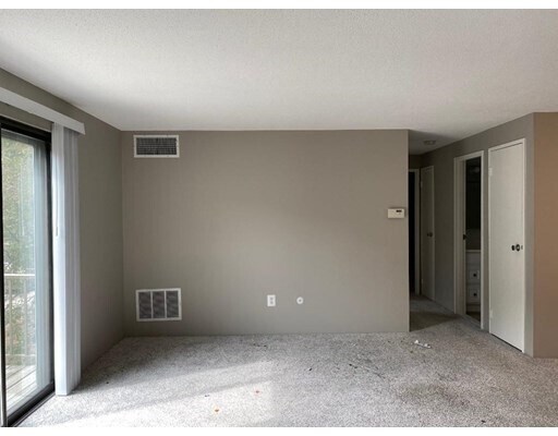 Building Photo - 8 Village Hill Ln