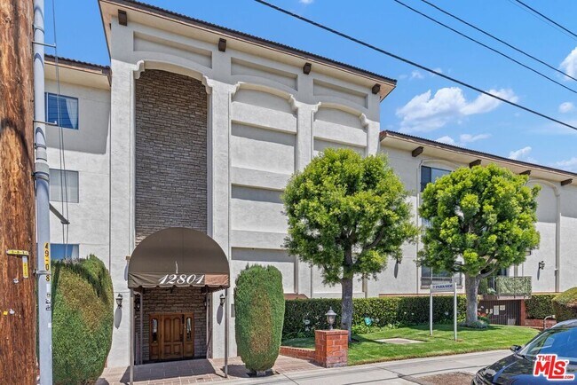 Foto del edificio - 12801 Moorpark St