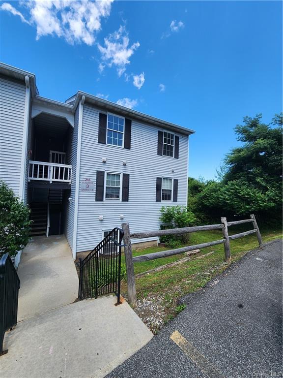 Primary Photo - 3 Lexington Hills Rd