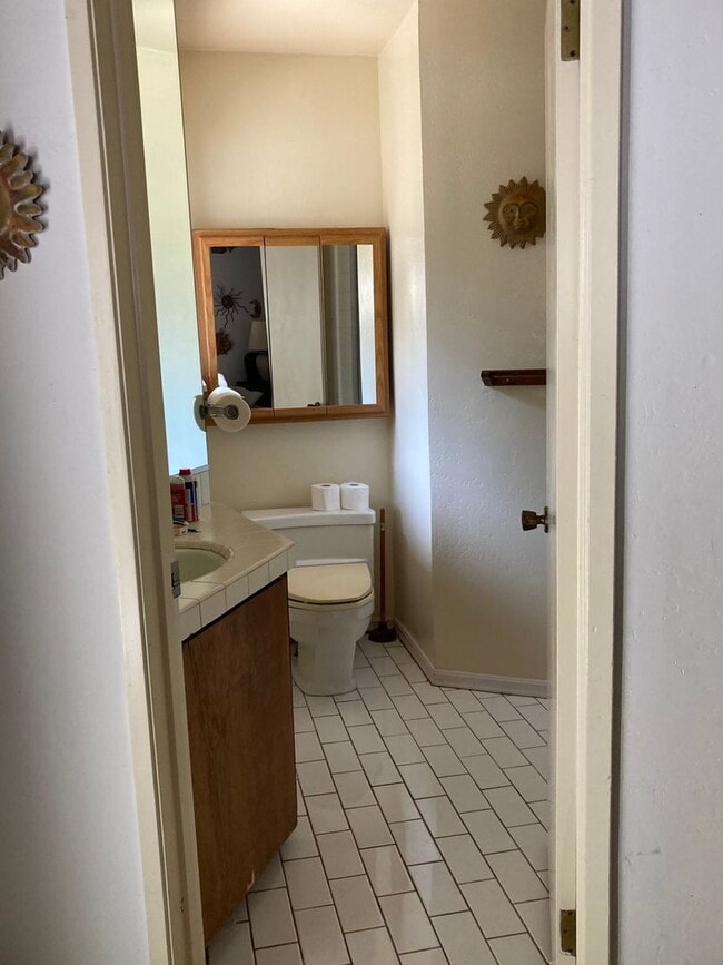 Building Photo - Montecito - One bedroom, one bathroom