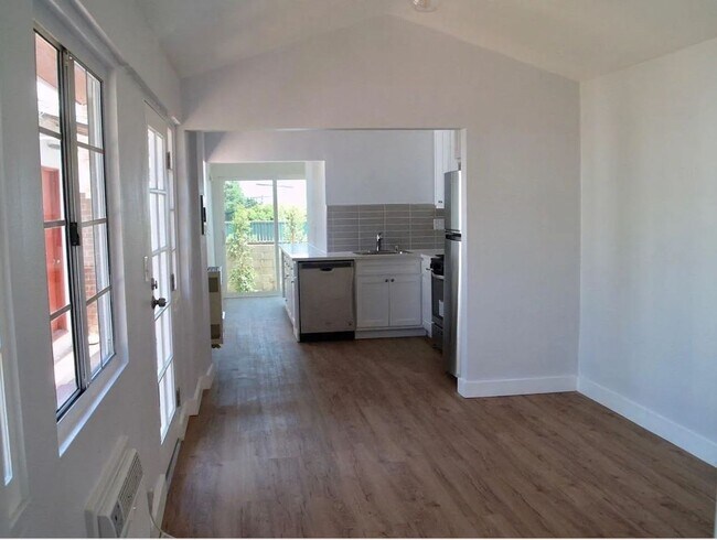 Foto del edificio - Wonderful Rear 1 Bedroom Home with Private...
