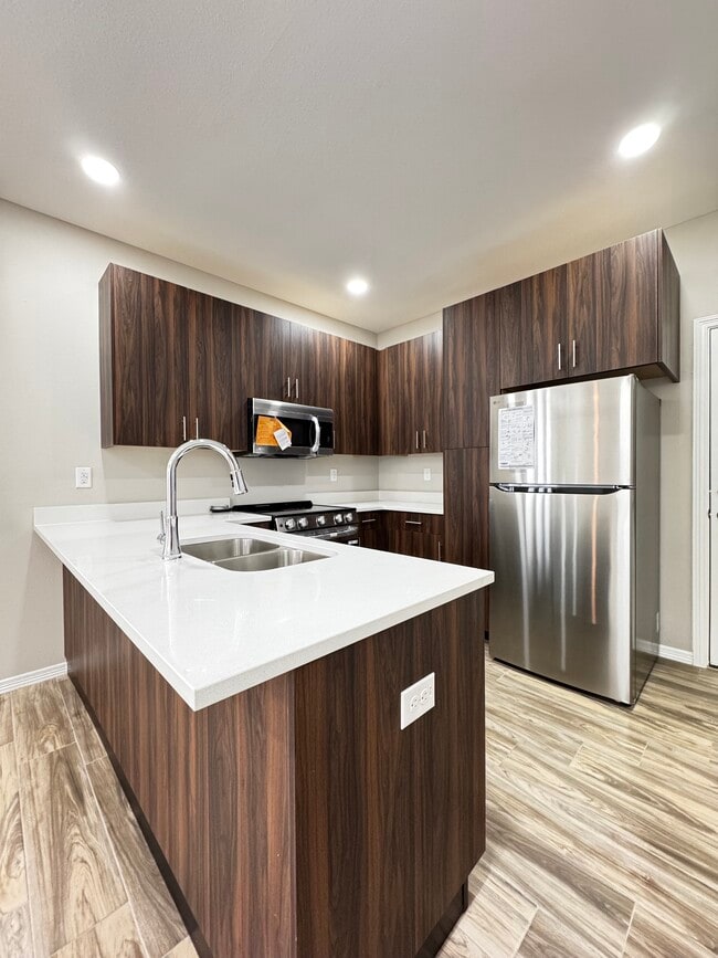 Building Photo - 4008 La Vista Ave