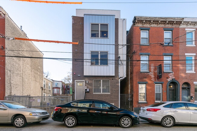 Building Photo - 1628 N Willington St