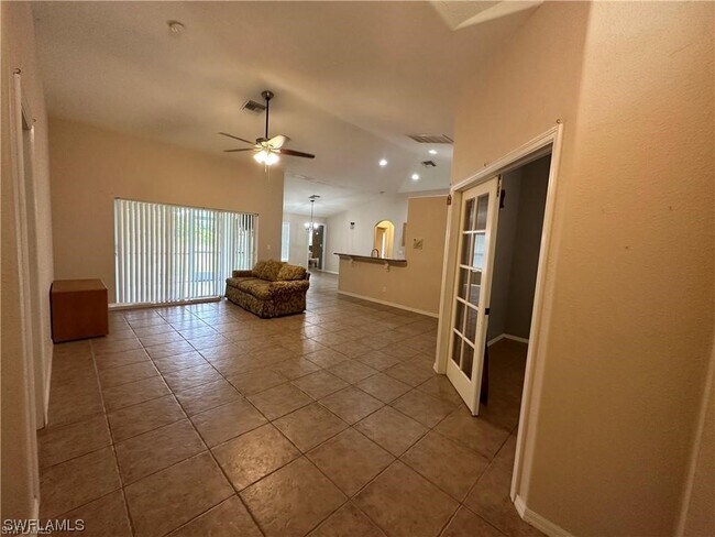 Foto del edificio - 821 Hibiscus Ave