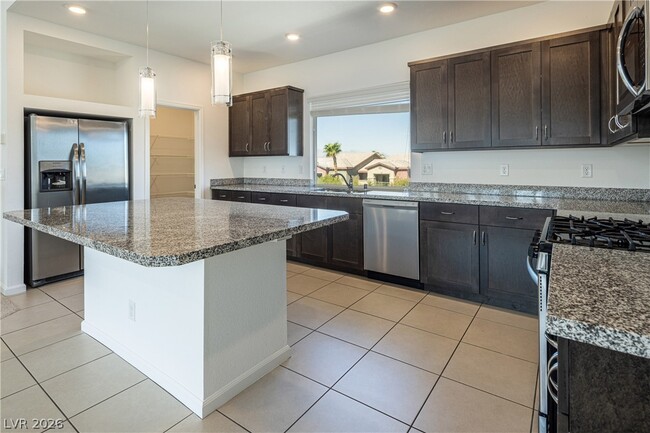 Foto del edificio - 8040 Carpenter Creek Ave