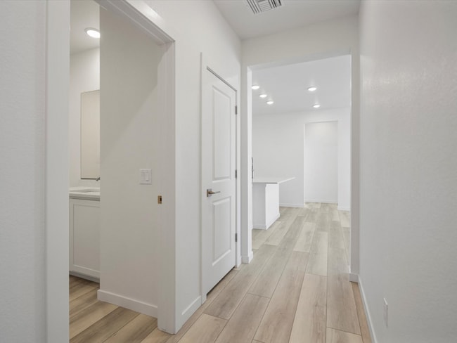 Photo - 6153 N Ceylon St Apartment