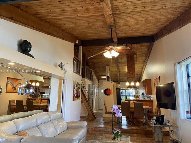 Foto del edificio - 10361 Juniper Ct