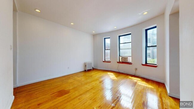 Building Photo - 3 bedroom in Manhattan NY 10003