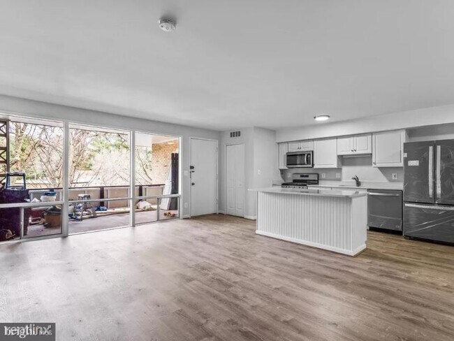 Foto del edificio - 7507 Spring Lake Dr