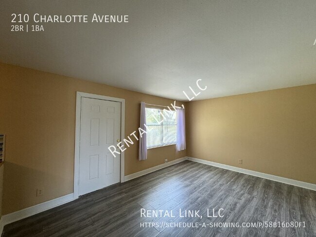 Building Photo - "Charming 2 Bed, 1 Bath Duplex in Fort Mye...