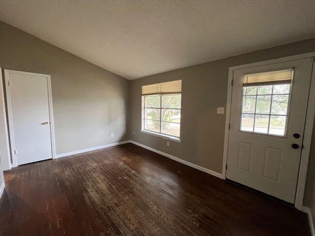 Foto del edificio - Renovated 3 Bedroom 1 Bath Home for Rent!