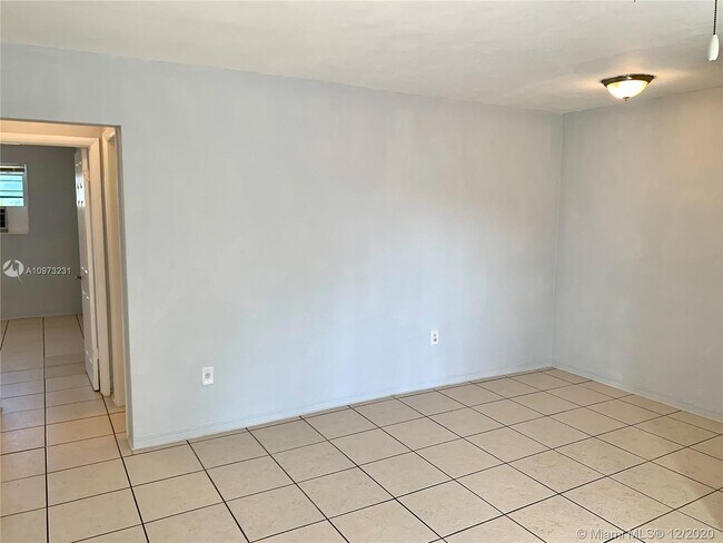 Building Photo - 5805 NW 7th Pl