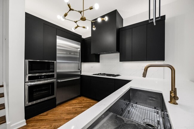 Photo - 363 W Superior St Townhome