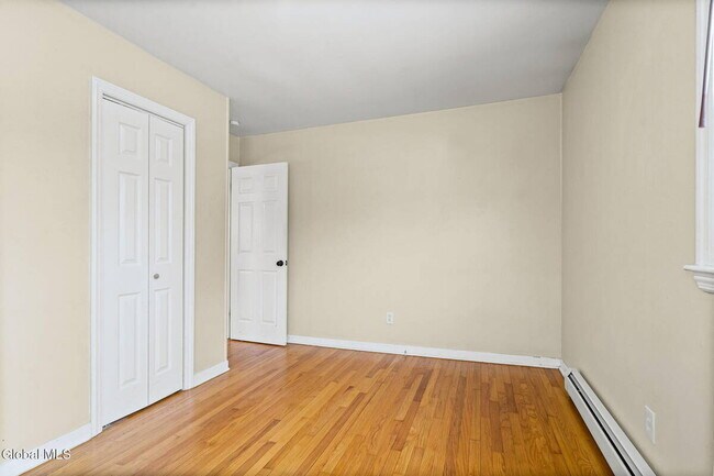 Foto del edificio - 165 S Pine Ave