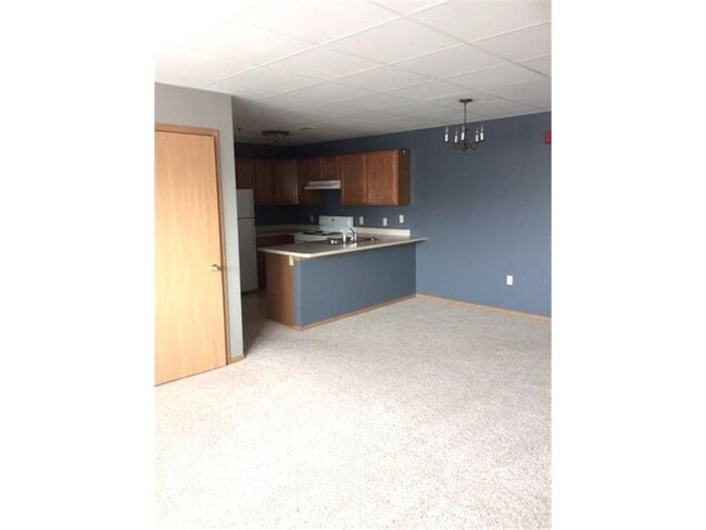 Building Photo - 109 E Luverne St