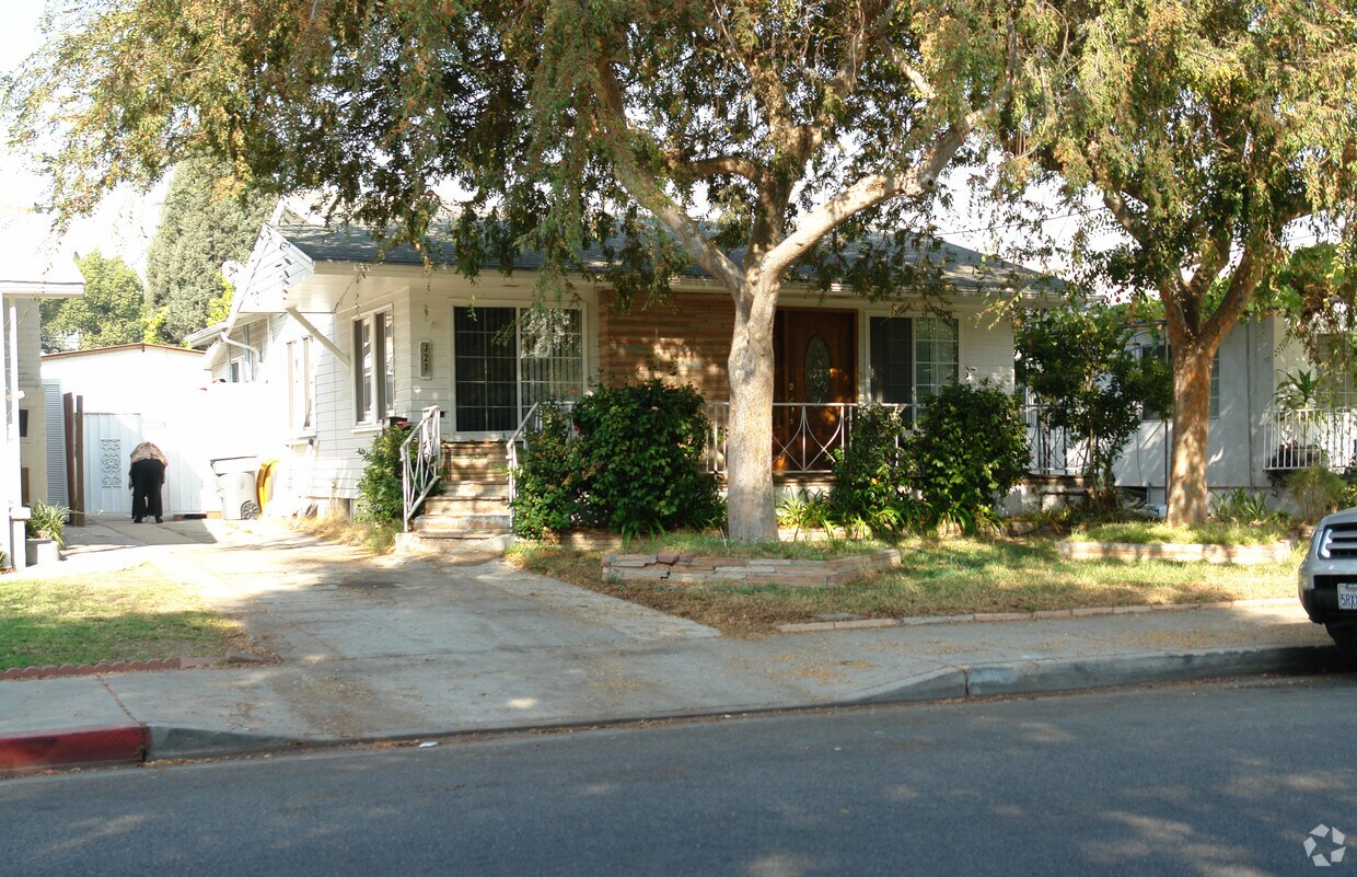 Primary Photo - 721 E Maple St