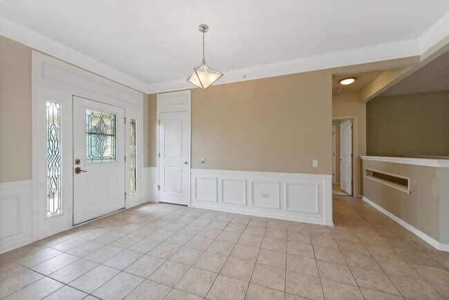 Building Photo - 14052 Redmond Dr