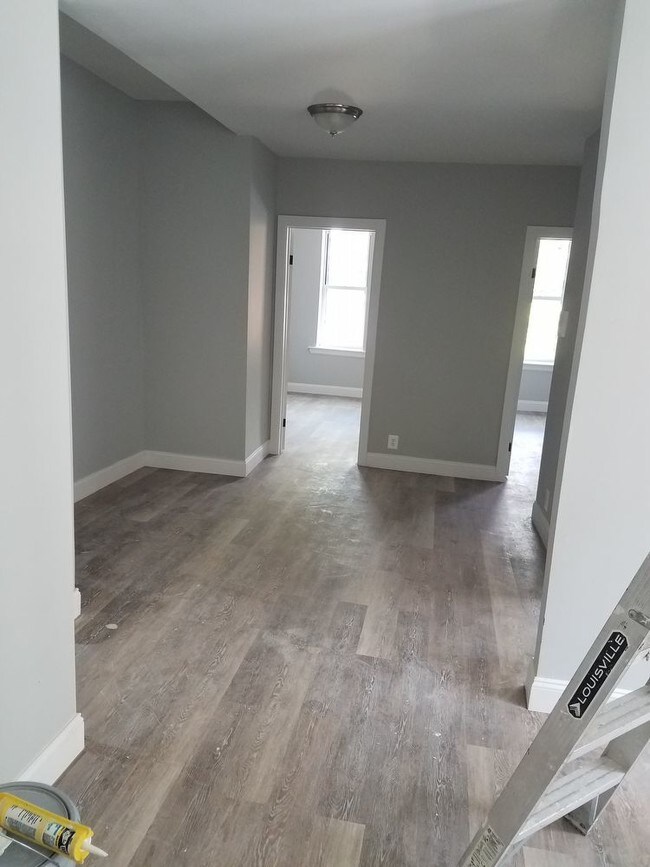 Foto del edificio - 572 Georgia Ave