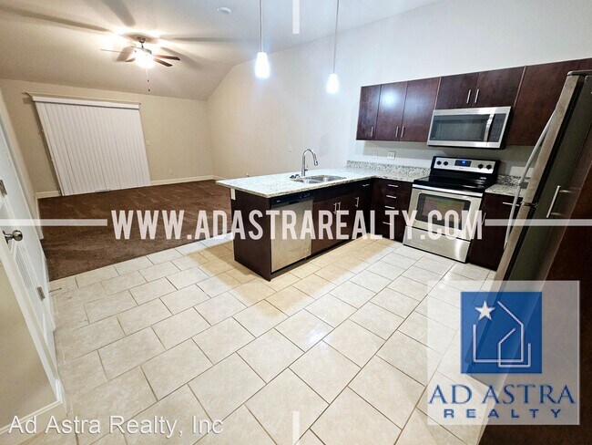 Building Photo - 3 br, 2 bath House - 9324 N Robinhood Ave