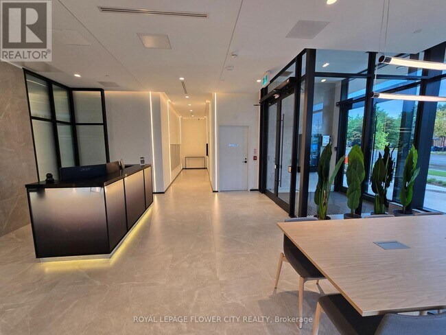 Photo du bâtiment - 699-699 Sheppard Ave E