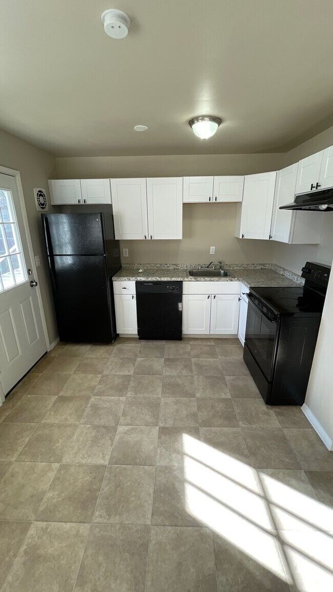 Building Photo - NOW AVAILABLE! - 2669 Monette Ct, Cincinna...