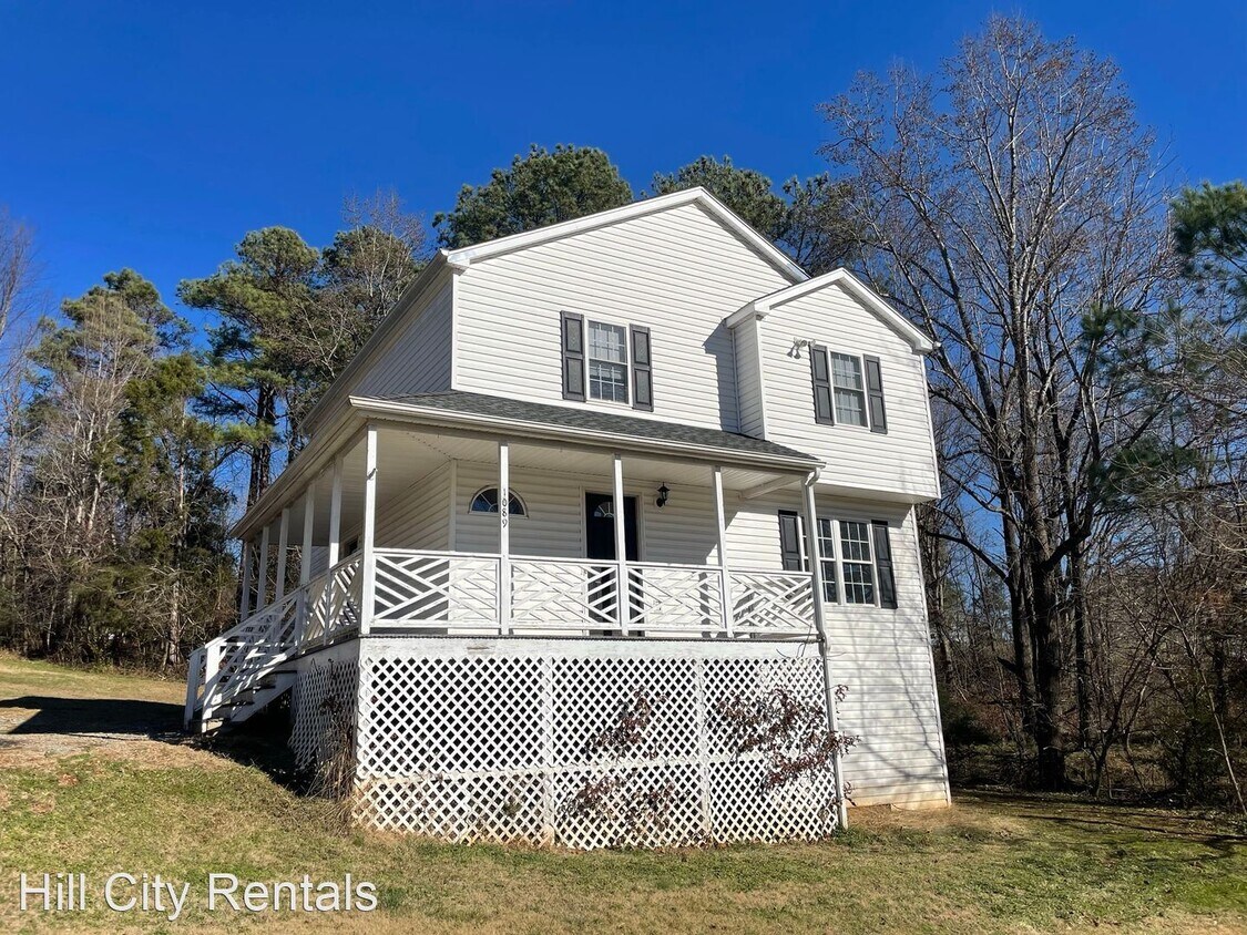 3 br, 2.5 bath House 1089 Connie Drive House Rental in Lynchburg