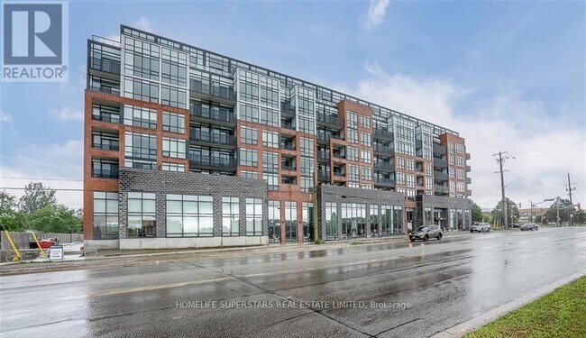 Building Photo - 681 Yonge St