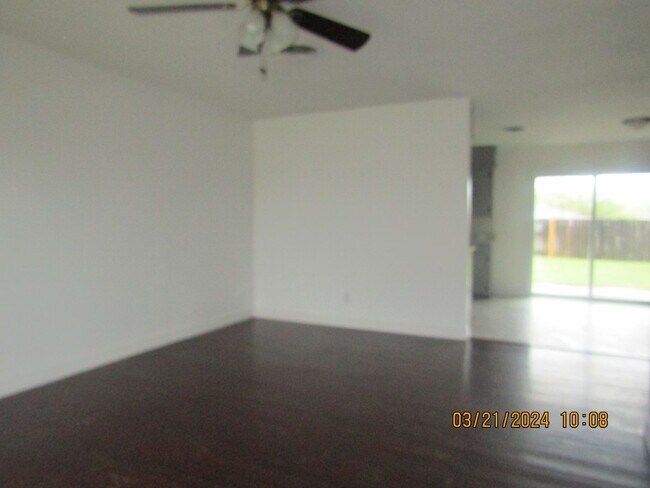 Foto del edificio - Freshly Painted Home! Pet's Negotiable wit...