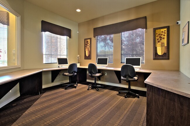 Building Photo - Arbor Pointe