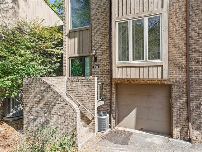 Foto del edificio - 391 Hemlock Ct