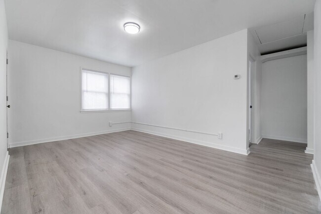 Foto del edificio - Coming this February: 1BR Townhouse in Midland, PA!!