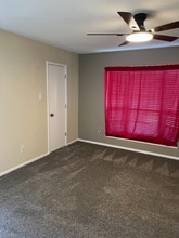 Building Photo - 2111 E Belt Line Rd