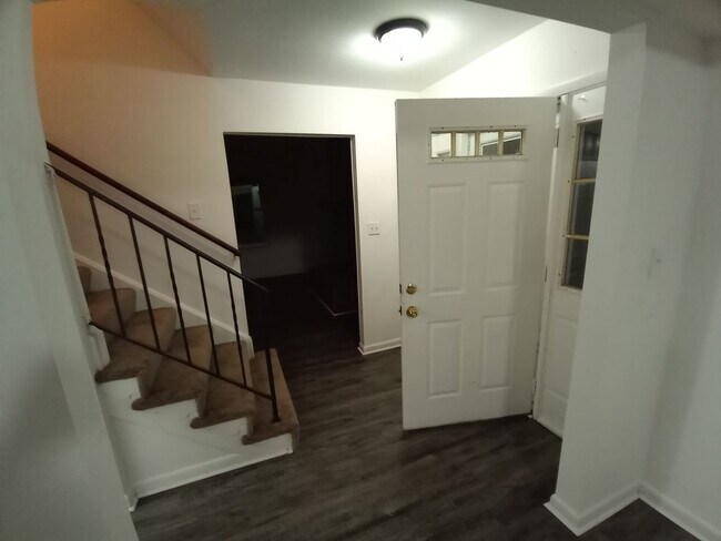 Building Photo - Three bedroom two and one half bath end un...