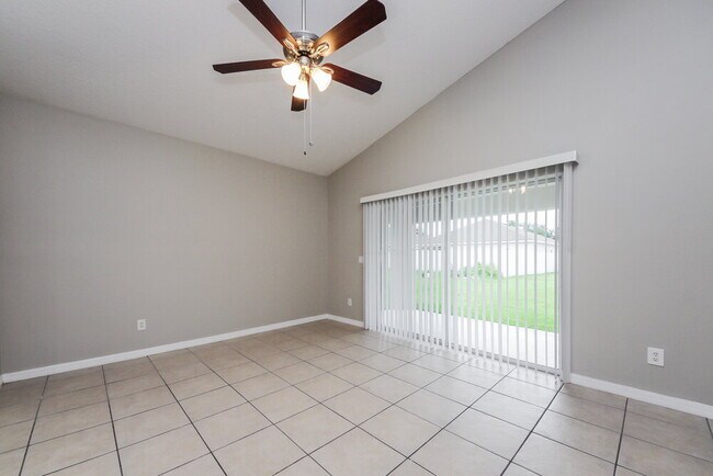 Foto del edificio - 4313 Creeks Run Blvd